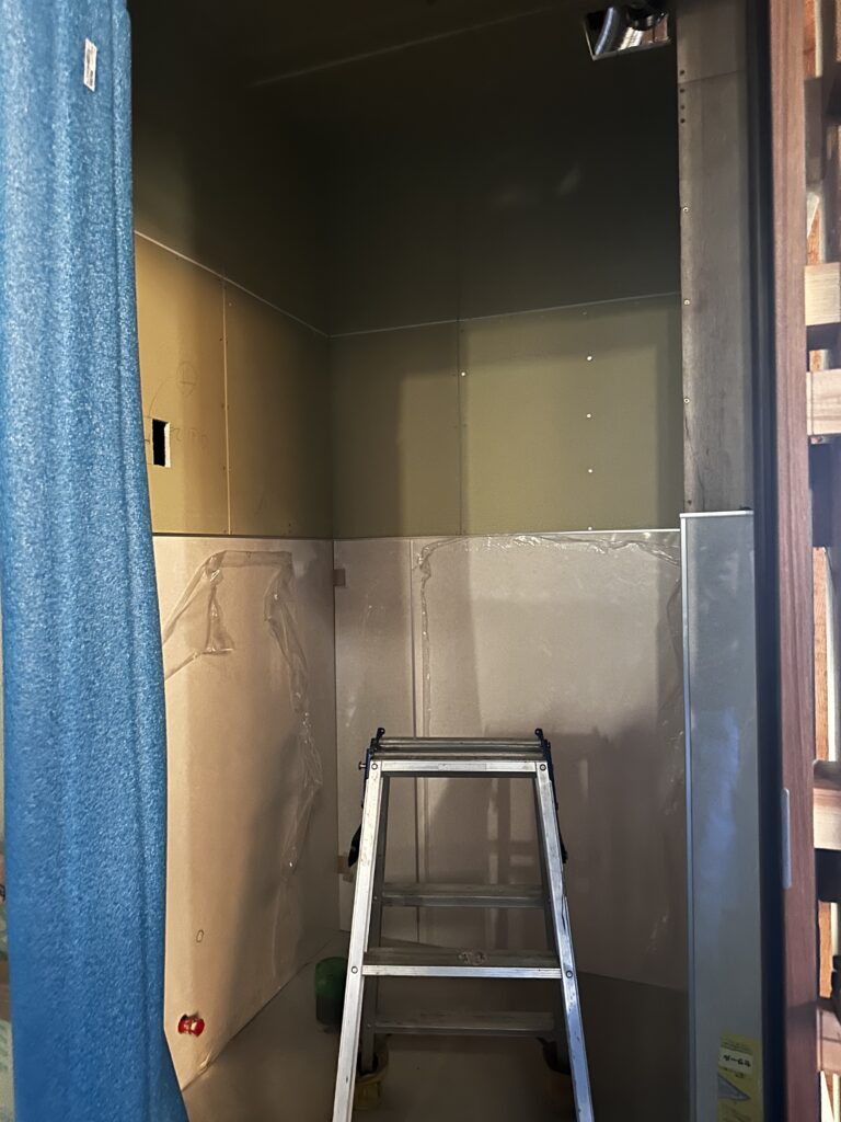 壁紙・器具等が入る前ですがさすがに綺麗になりましたね。電気もまだついていないので少しくらいですがご容赦ください。