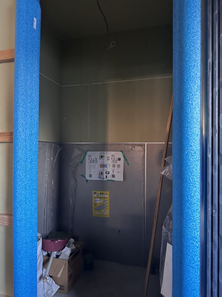 こちらも壁紙・器具等はまだですが、落ち着いた良い雰囲気に仕上がりそうな予感がしますね。