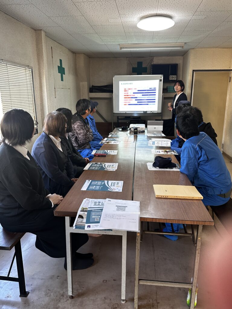 健康経営の取組で、アクサ生命保険株式会社の健康経営アドバイザーに、これから目指すべき「健康」とはというテーマでセミナーを開催して頂きました。その時の写真です。