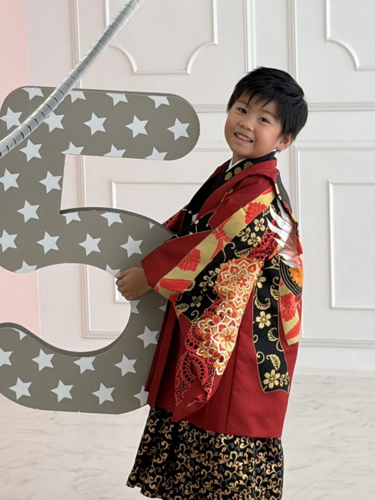 商談会・水門・モノづくりとは全く関係ありませんが、いつも通り、最後は息子の写真で終わります(笑)七五三詣の前にスタジオアリスで写真を撮ってもらいました♪