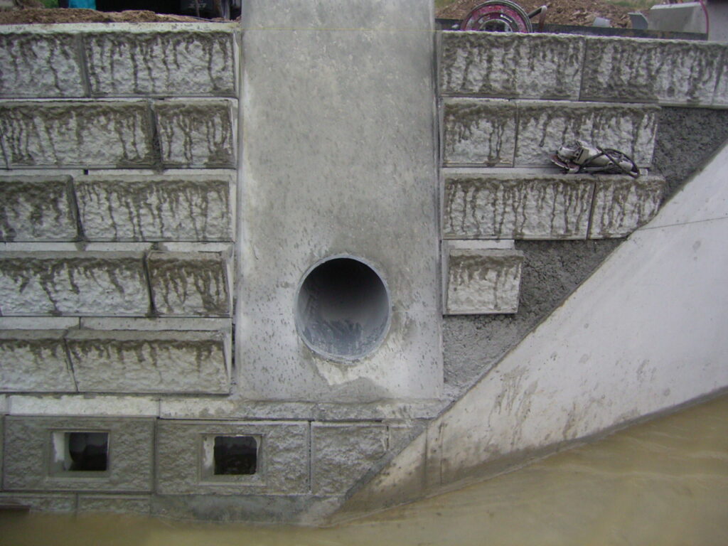 簡易ゲート据付前
塩ビ管切除完了