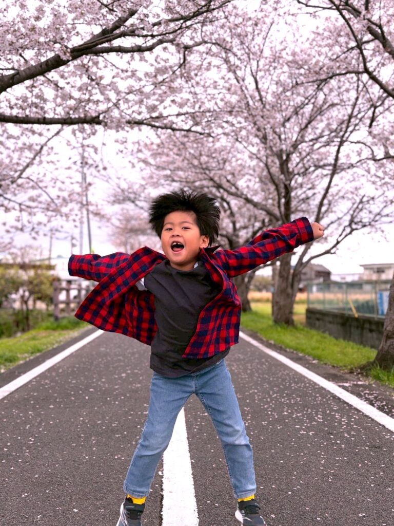 妻が会社近くにあるスポットで撮影してきました。平日の昼間で通行人もいなかったようで、ど真ん中で色んな写真を撮れたようです。